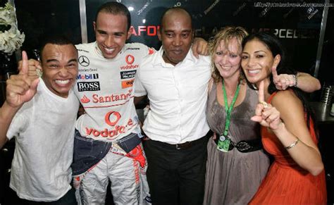 lewis hamilton height and family